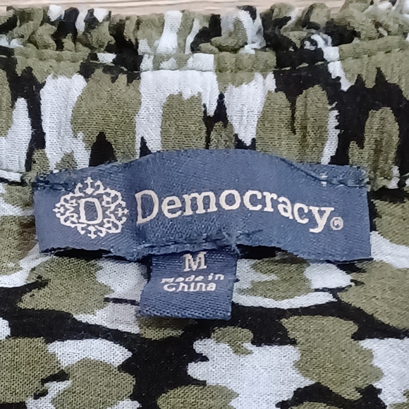 Democracy 3/4 Sleeve Camo Leopard Print Smocked Blouse - Picture 7 of 12